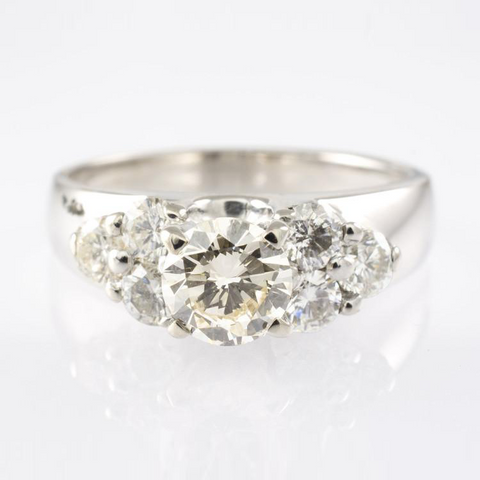 18 Kt White Gold Engagement Diamond Ring