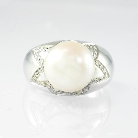 18 Kt White Gold Pearl & Diamond Ladies' Ring